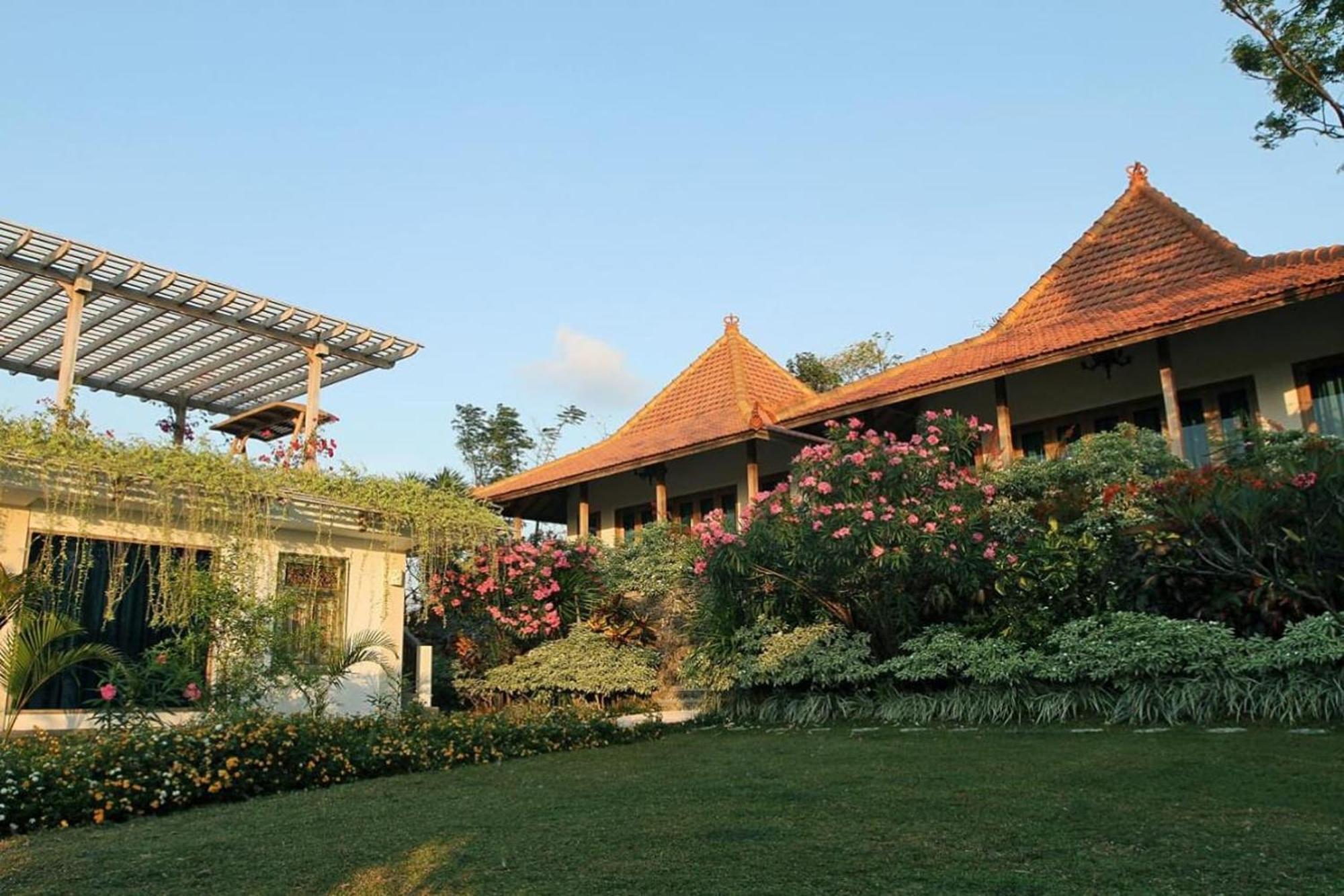 Bangsring Breeze Hotel Banyuwangi  Buitenkant foto